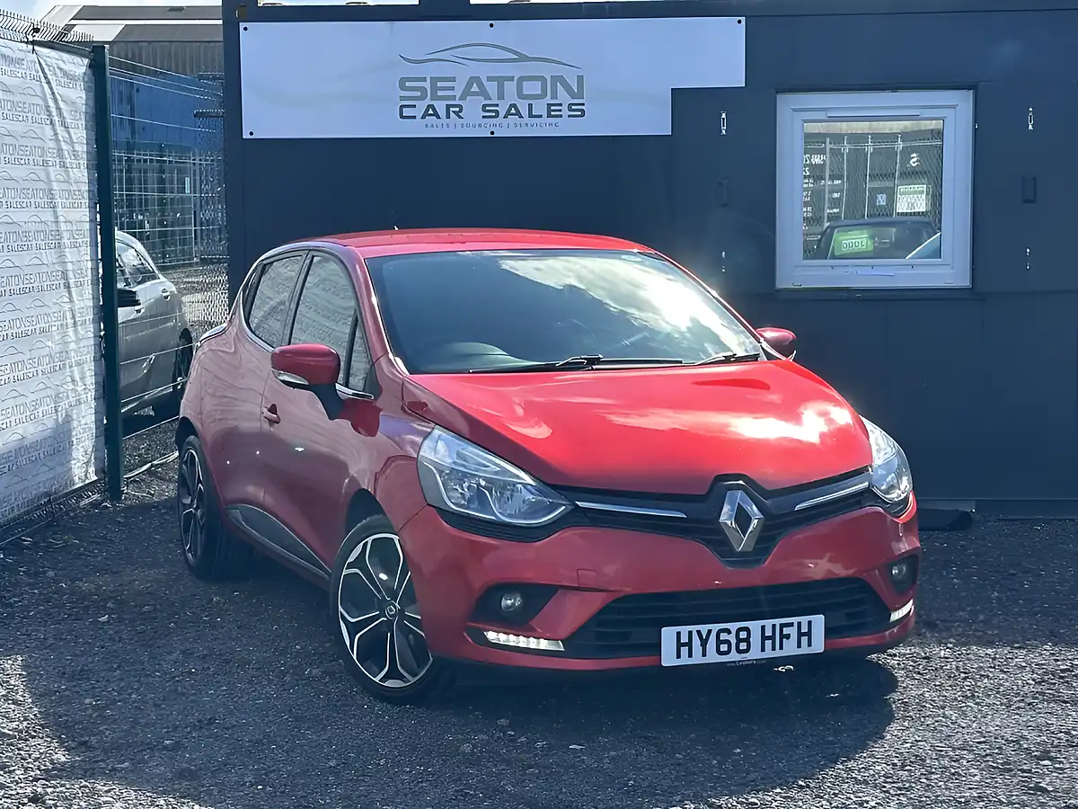 Used 2018 Renault Clio Iconic Red - Front View