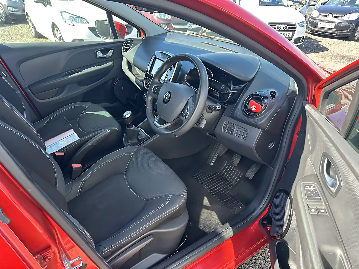 Used 2018 Renault Clio Iconic Red - Interior and Exterior details 15