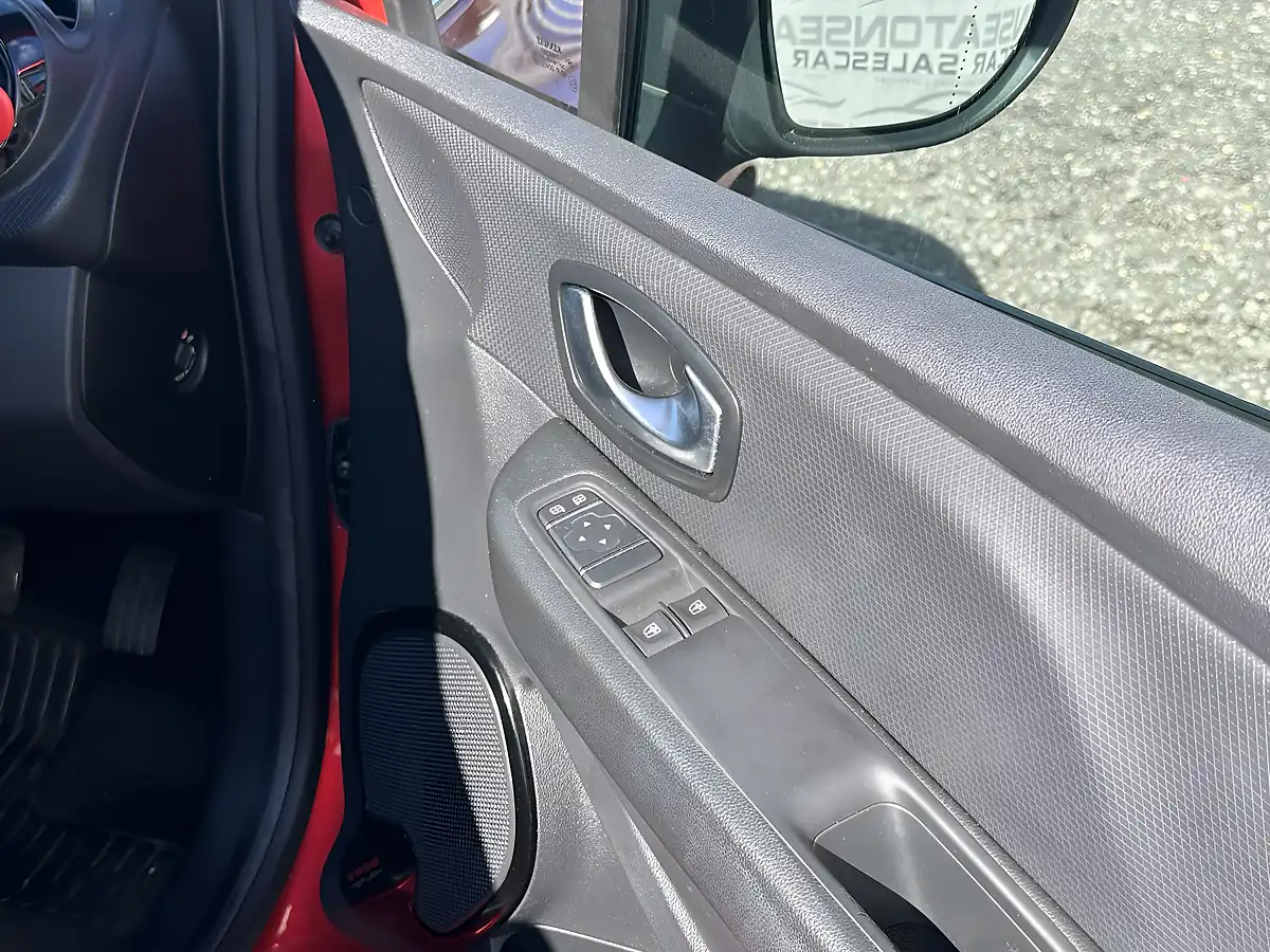 Used 2018 Renault Clio Iconic Red - Interior and Exterior details 16
