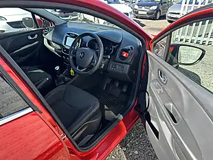 Used 2018 Renault Clio Iconic Red - Interior and Exterior details 17