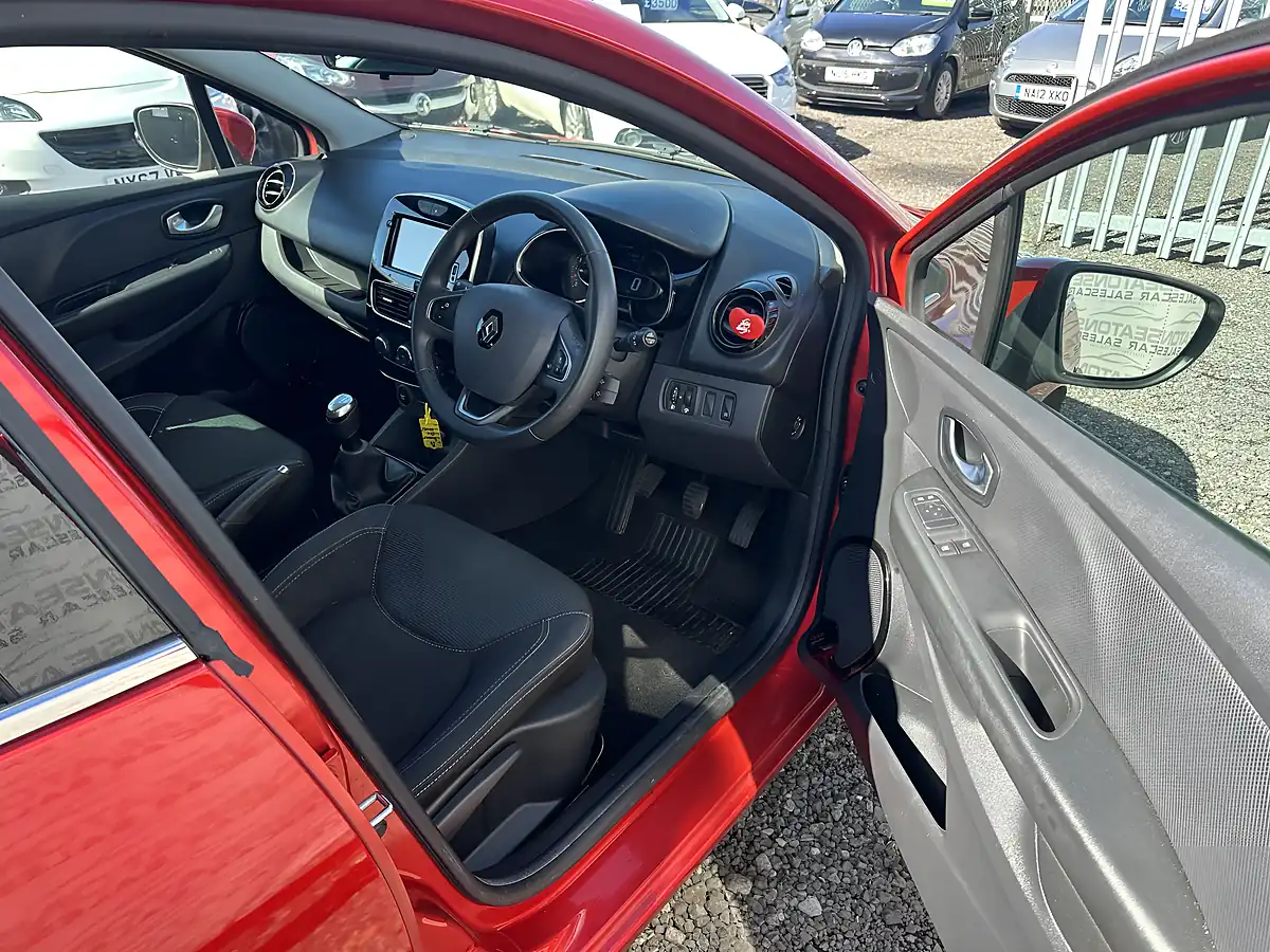 Used 2018 Renault Clio Iconic Red - Interior and Exterior details 17