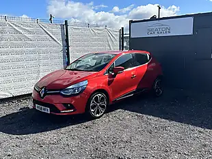 Used 2018 Renault Clio Iconic Red - Interior and Exterior details 3