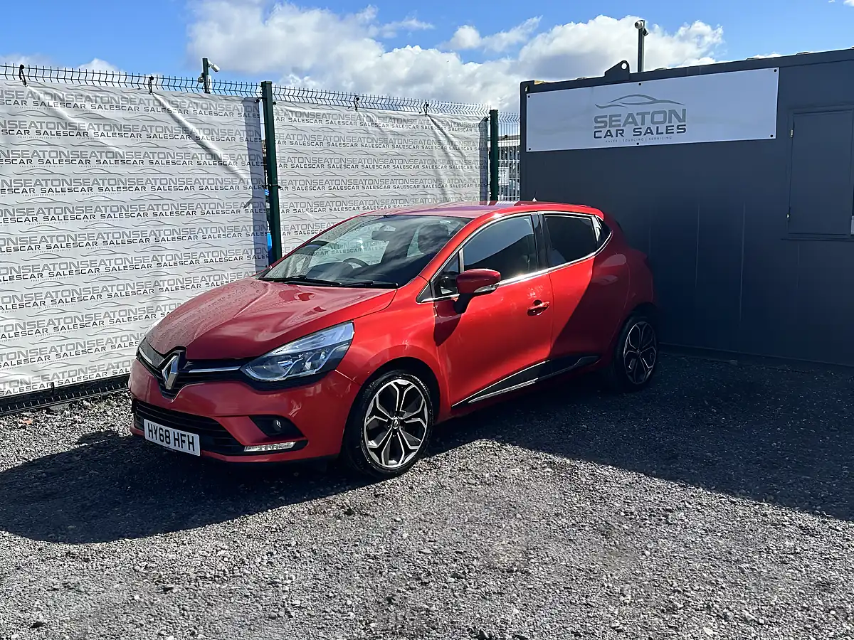 Used 2018 Renault Clio Iconic Red - Interior and Exterior details 3