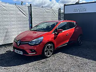 Used 2018 Renault Clio Iconic Red - Interior and Exterior details 5