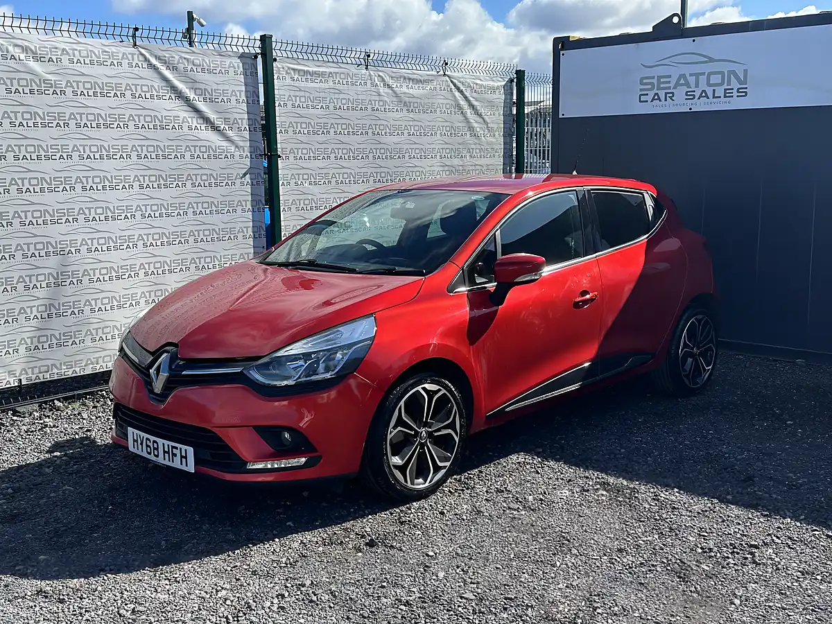 Used 2018 Renault Clio Iconic Red - Interior and Exterior details 5