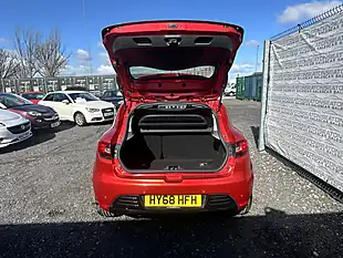 Used 2018 Renault Clio Iconic Red - Interior and Exterior details 6