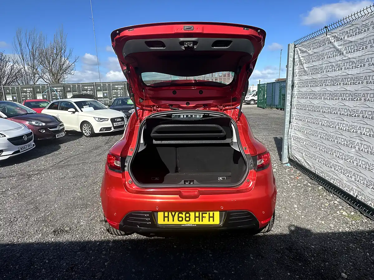 Used 2018 Renault Clio Iconic Red - Interior and Exterior details 6