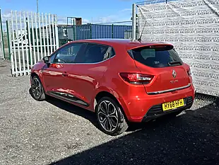 Used 2018 Renault Clio Iconic Red - Interior and Exterior details 8