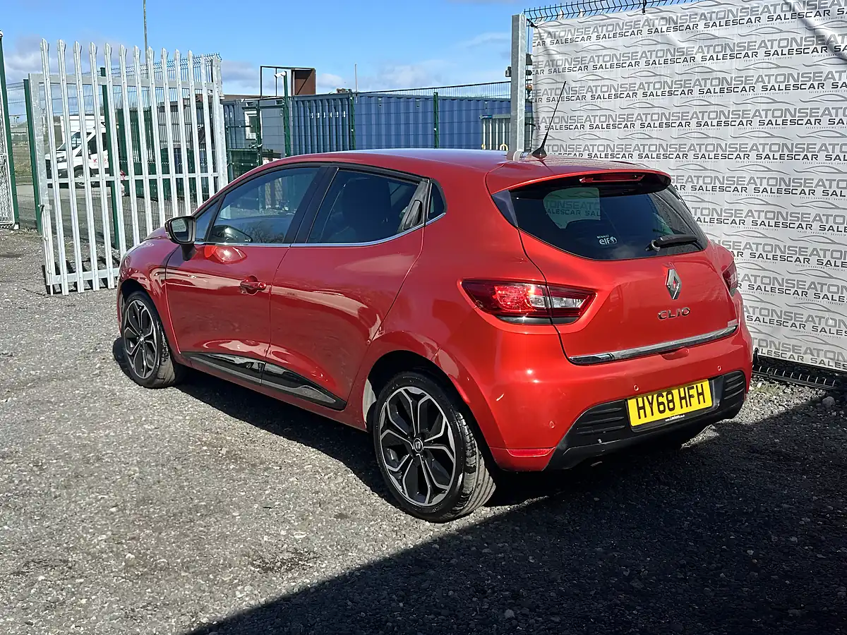 Used 2018 Renault Clio Iconic Red - Interior and Exterior details 8