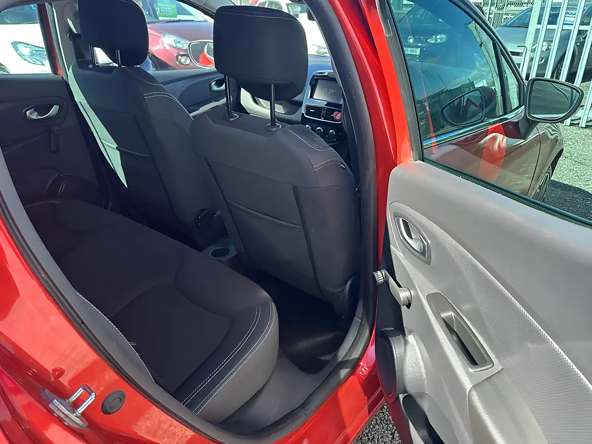 Used 2018 Renault Clio Iconic Red - Interior and Exterior details 9