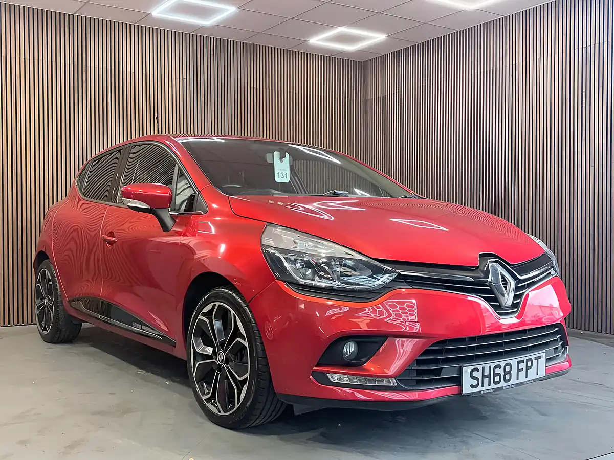 Used 2018 Renault Clio Iconic Red - Front View