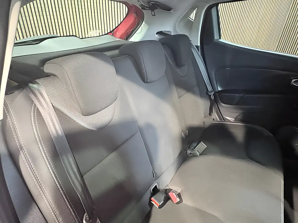 Used 2018 Renault Clio Iconic Red - Interior and Exterior details 12