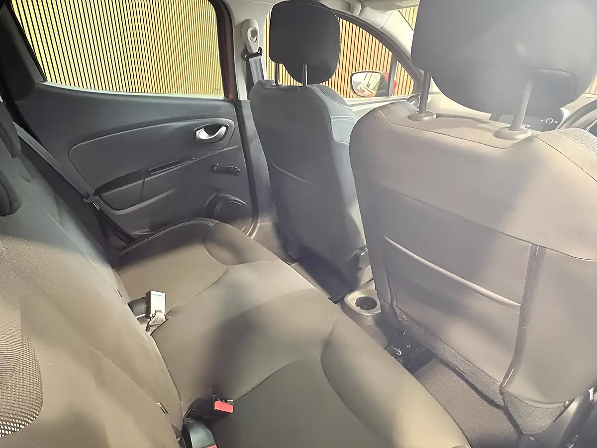 Used 2018 Renault Clio Iconic Red - Interior and Exterior details 13