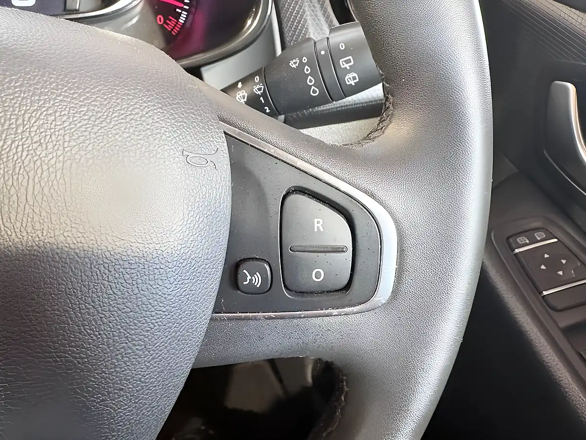 Used 2018 Renault Clio Iconic Red - Interior and Exterior details 15