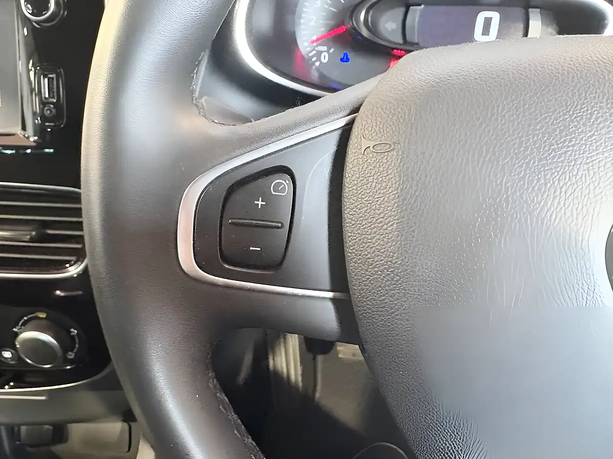 Used 2018 Renault Clio Iconic Red - Interior and Exterior details 16