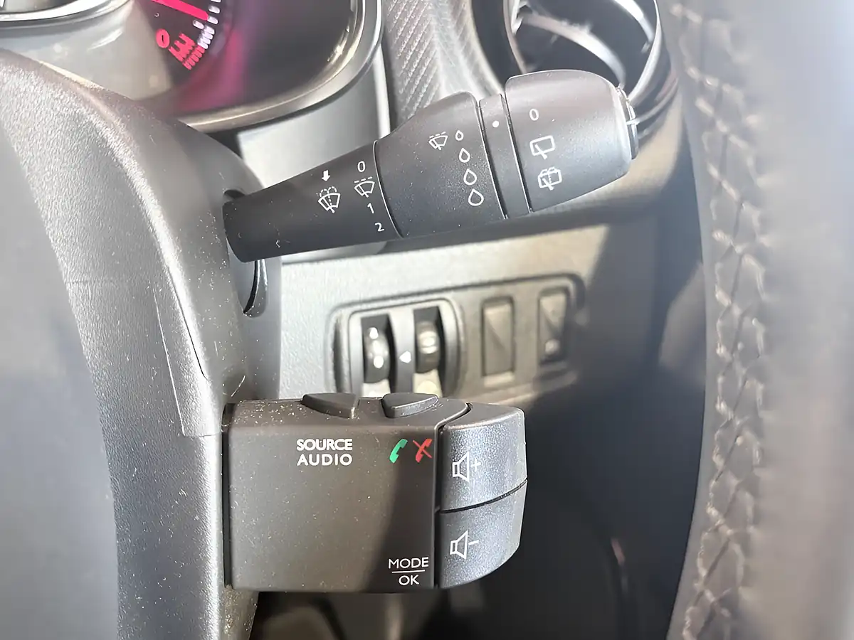 Used 2018 Renault Clio Iconic Red - Interior and Exterior details 18