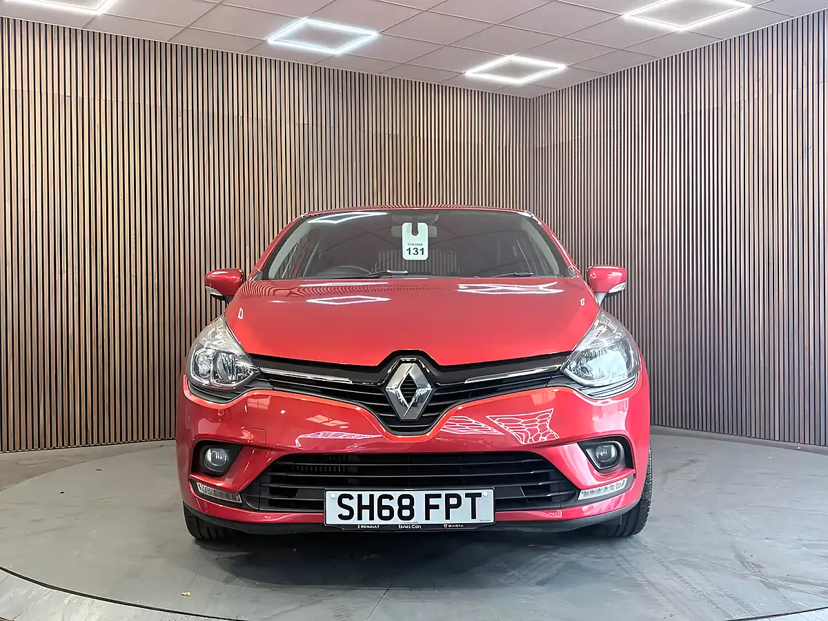 Used 2018 Renault Clio Iconic Red - Interior and Exterior details 2