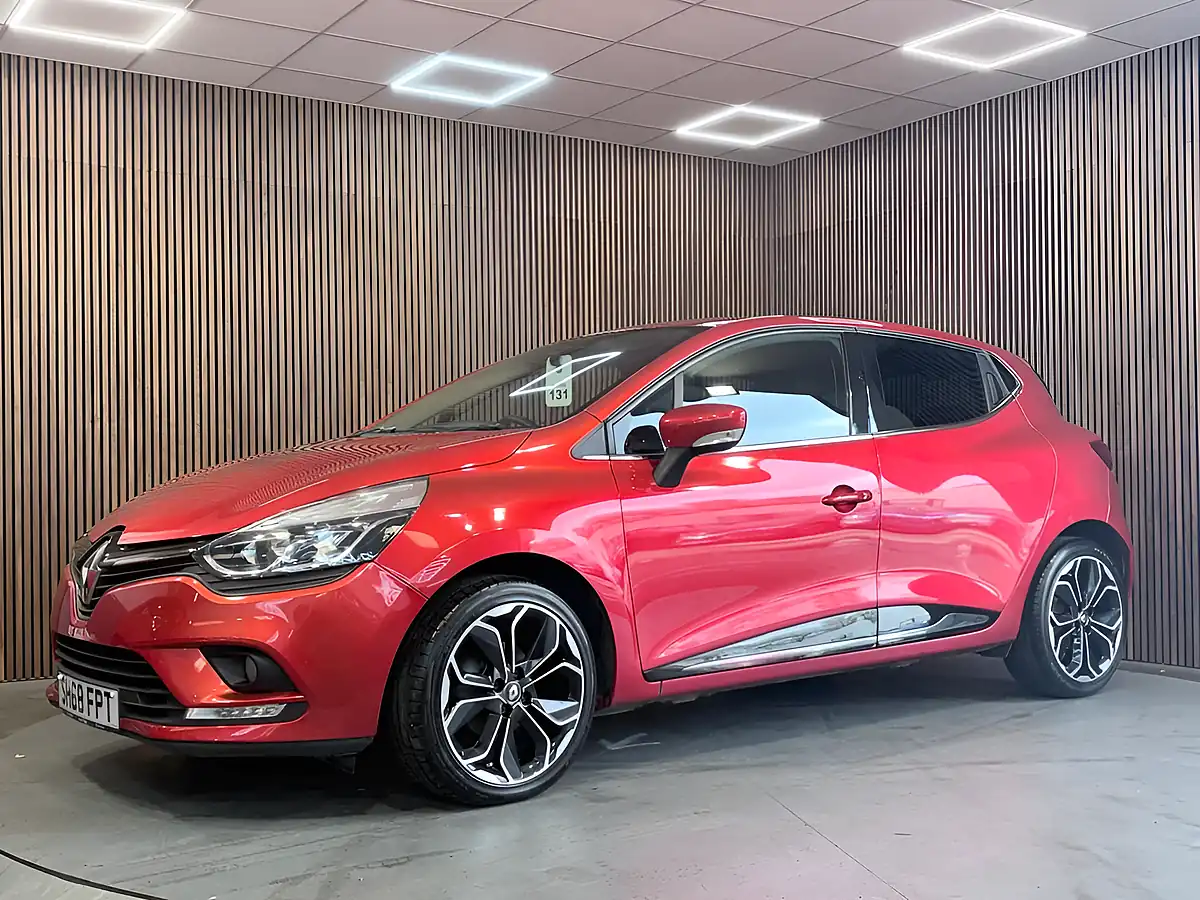 Used 2018 Renault Clio Iconic Red - Interior and Exterior details 3