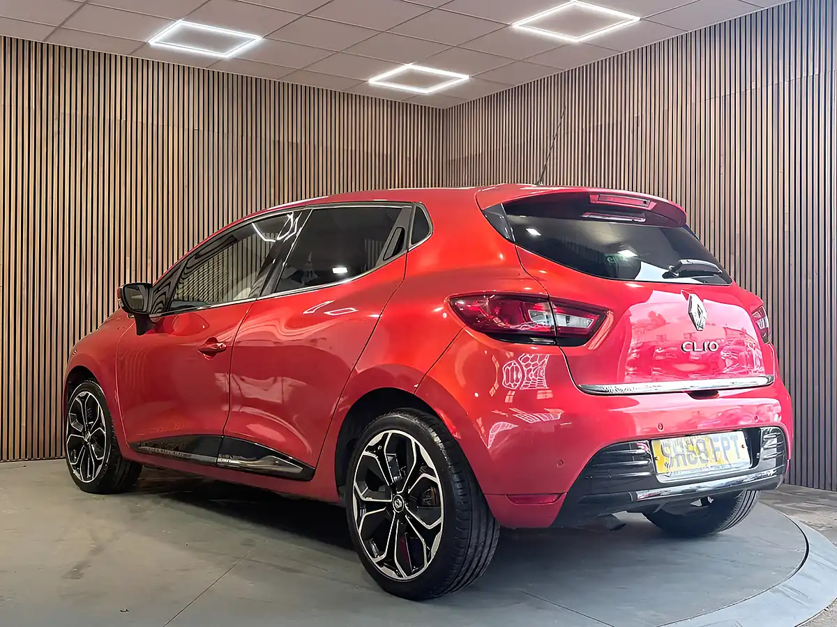 Used 2018 Renault Clio Iconic Red - Interior and Exterior details 4