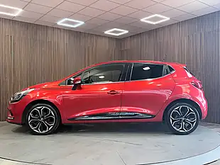 Used 2018 Renault Clio Iconic Red - Interior and Exterior details 5