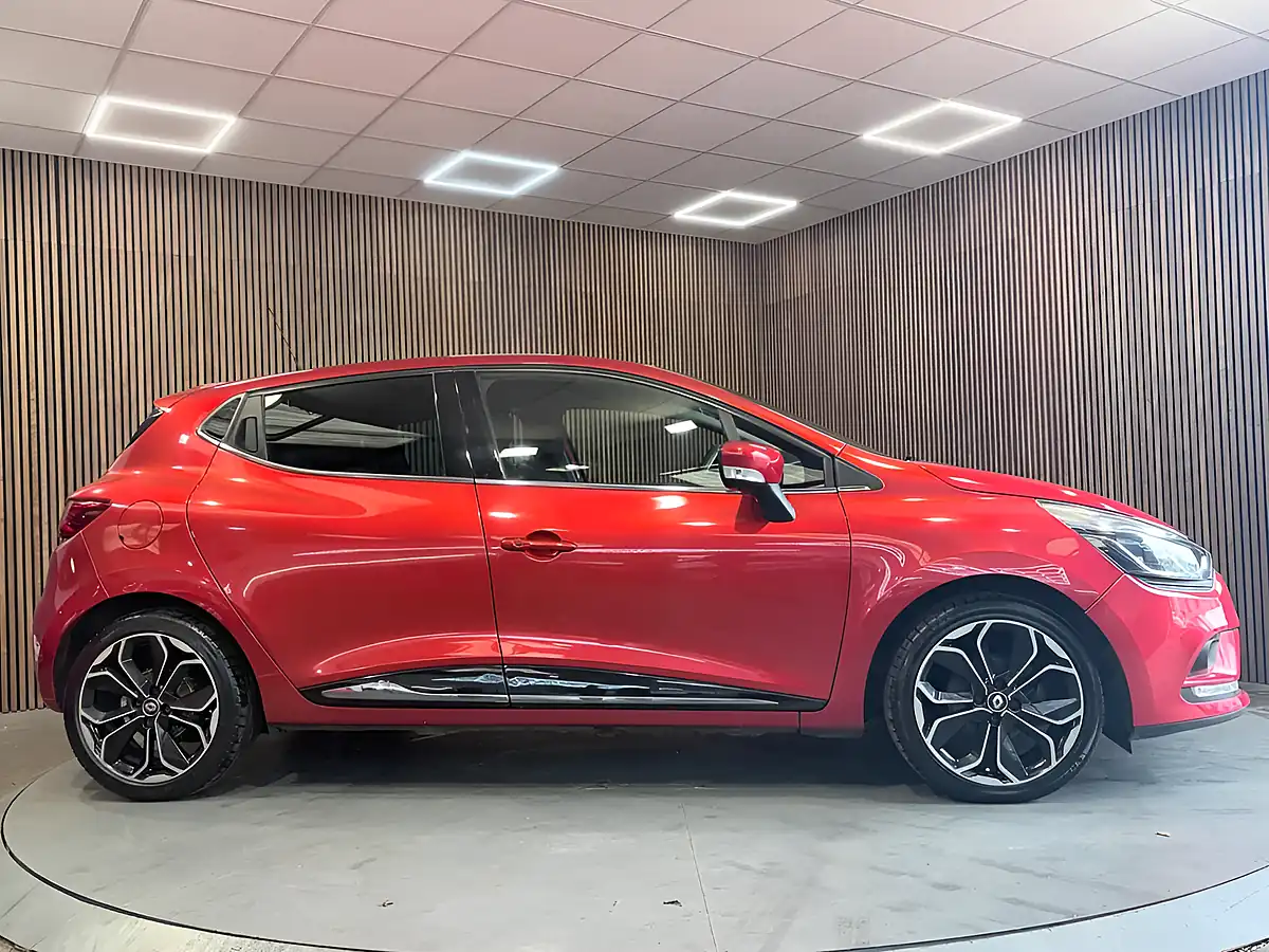Used 2018 Renault Clio Iconic Red - Interior and Exterior details 7