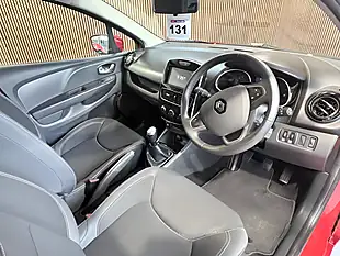 Used 2018 Renault Clio Iconic Red - Interior and Exterior details 9