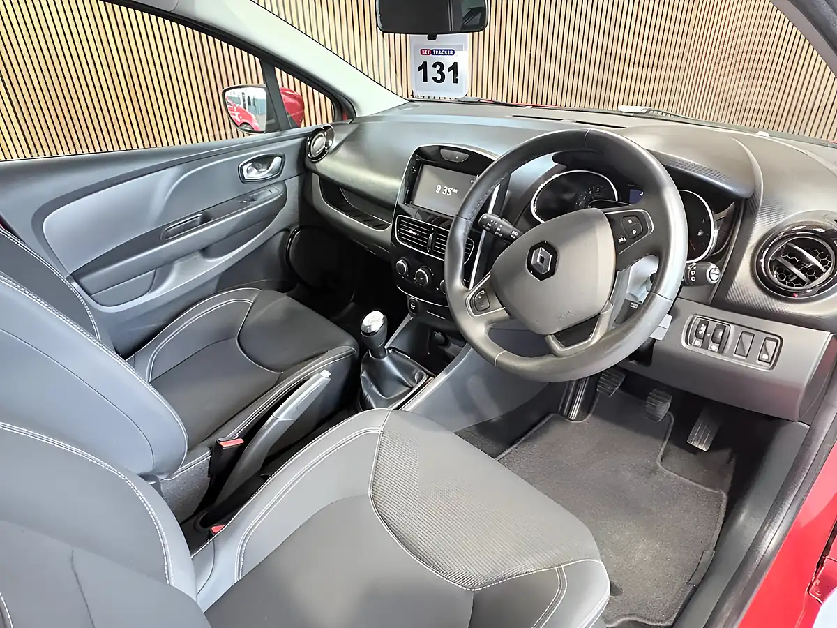 Used 2018 Renault Clio Iconic Red - Interior and Exterior details 9
