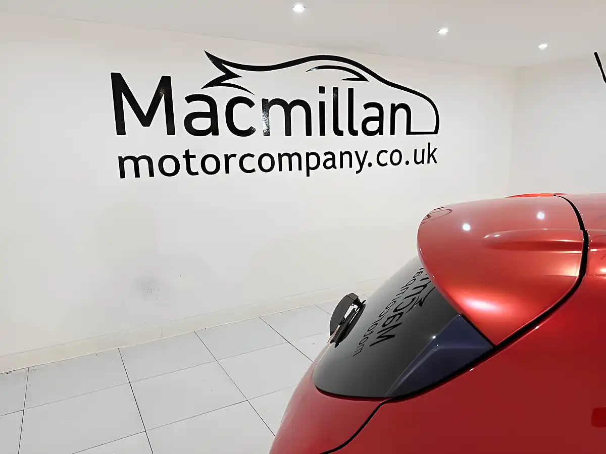 Used 2018 Renault Clio Iconic Red - Interior and Exterior details 11