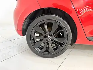 Used 2018 Renault Clio Iconic Red - Interior and Exterior details 12