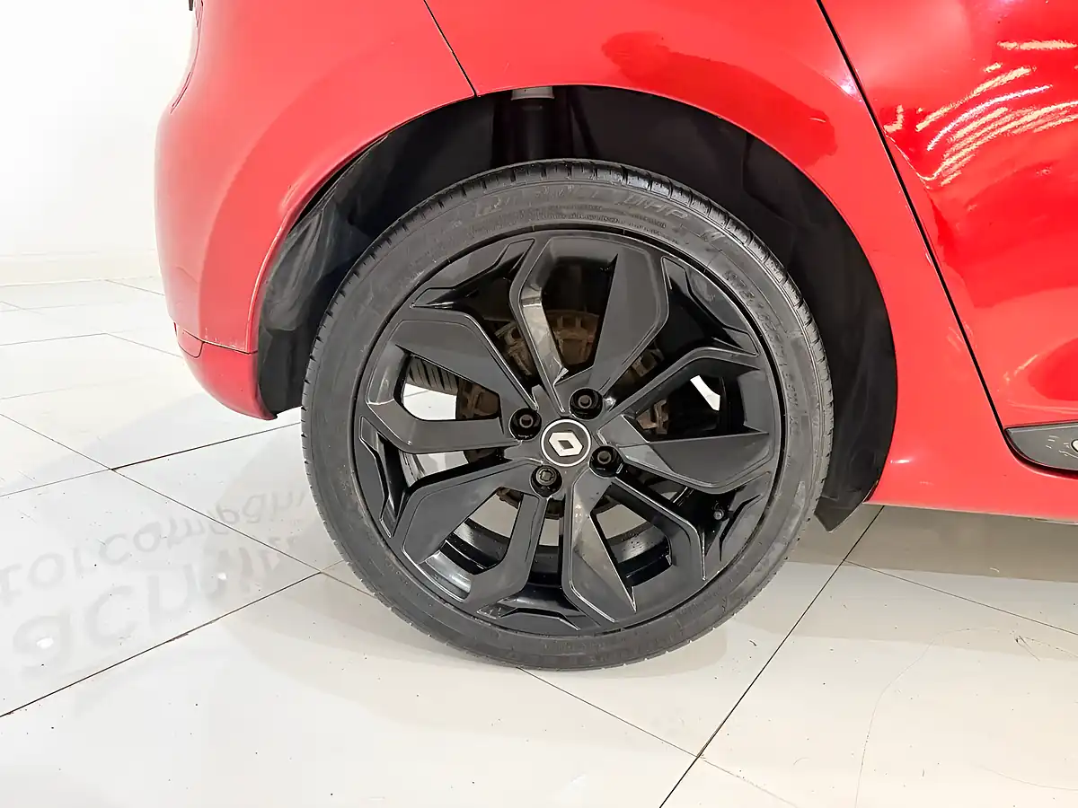 Used 2018 Renault Clio Iconic Red - Interior and Exterior details 12