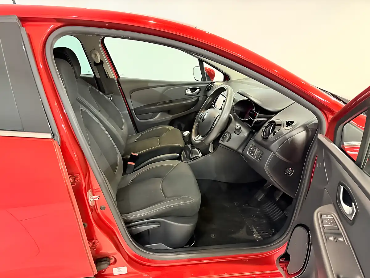 Used 2018 Renault Clio Iconic Red - Interior and Exterior details 13