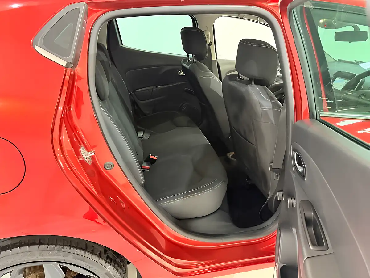 Used 2018 Renault Clio Iconic Red - Interior and Exterior details 14