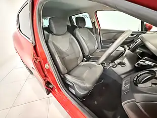 Used 2018 Renault Clio Iconic Red - Interior and Exterior details 15