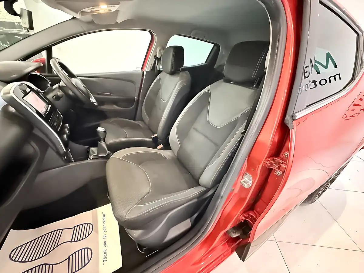 Used 2018 Renault Clio Iconic Red - Interior and Exterior details 16