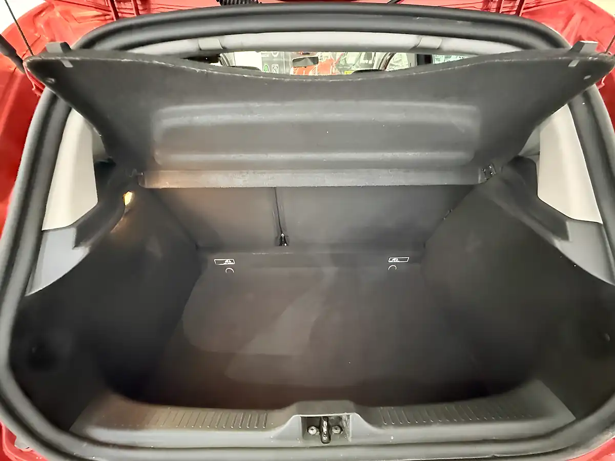 Used 2018 Renault Clio Iconic Red - Interior and Exterior details 20