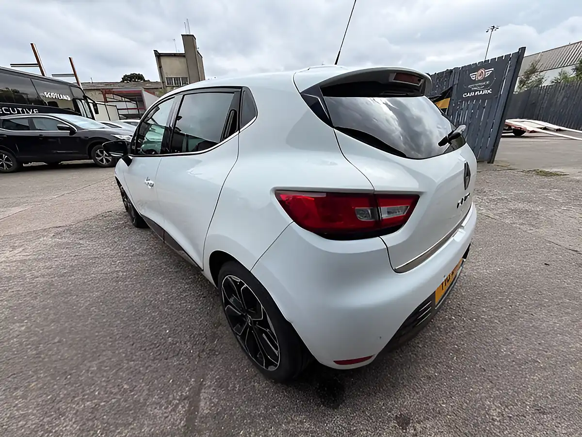 Used 2018 Renault Clio Iconic White - Interior and Exterior details 10