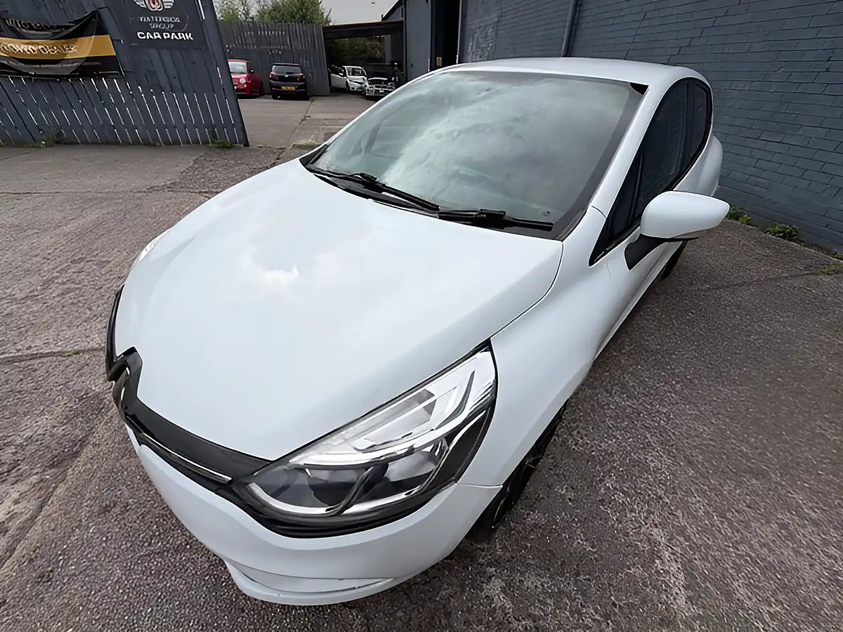 Used 2018 Renault Clio Iconic White - Interior and Exterior details 12
