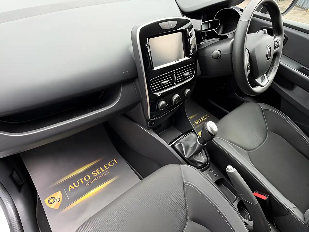 Used 2018 Renault Clio Iconic White - Interior and Exterior details 13