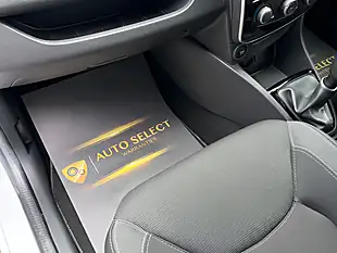 Used 2018 Renault Clio Iconic White - Interior and Exterior details 14