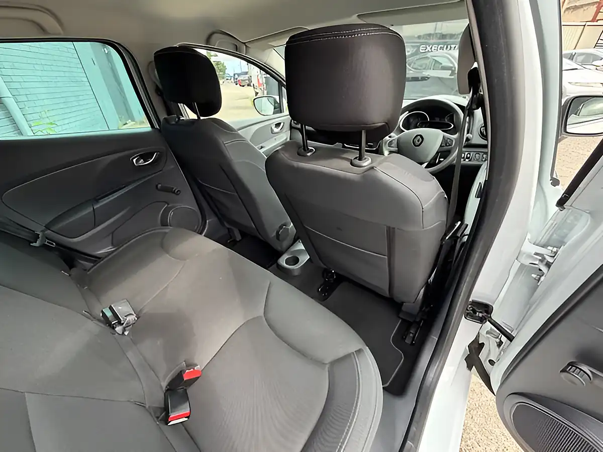 Used 2018 Renault Clio Iconic White - Interior and Exterior details 16
