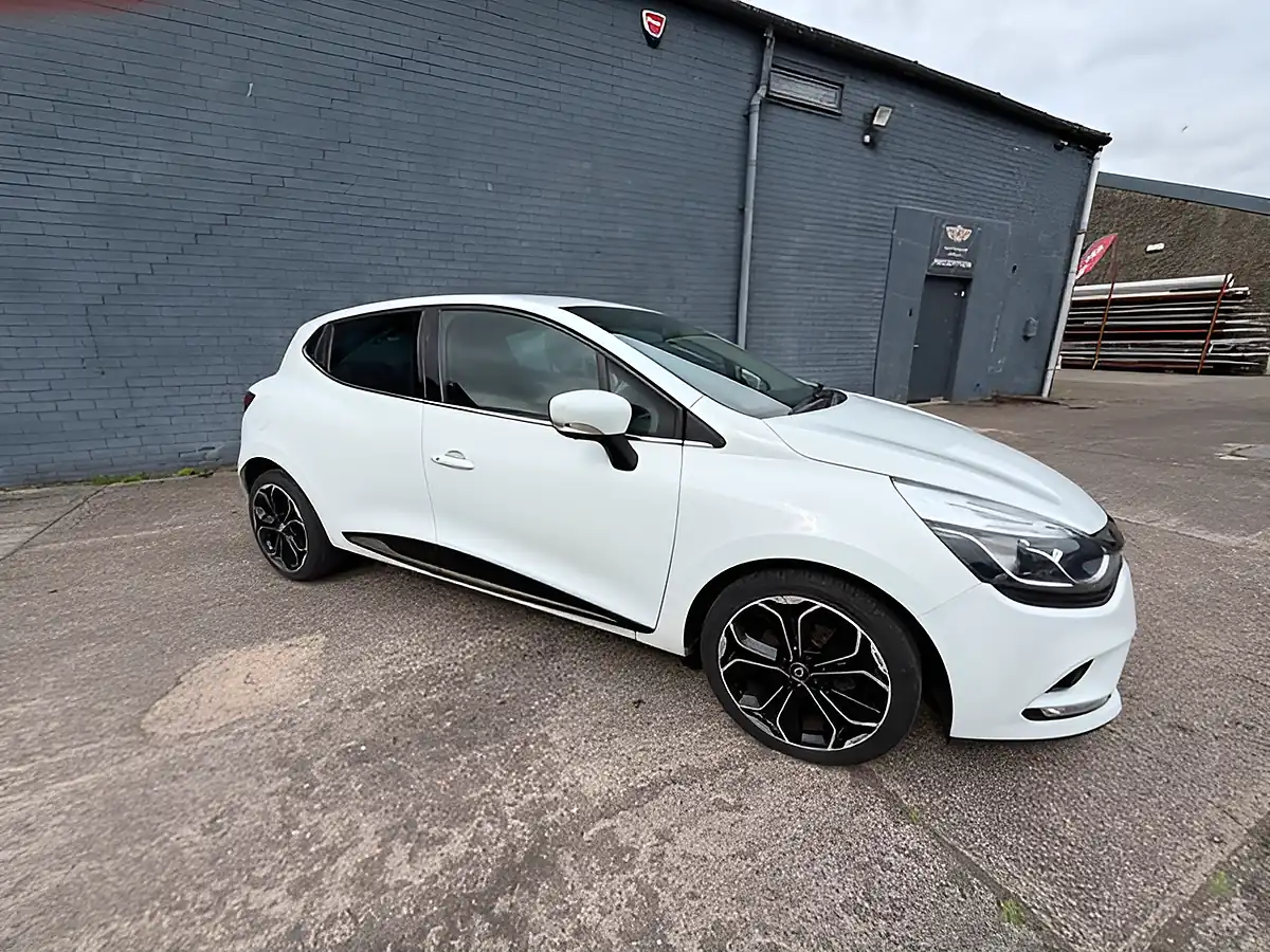 Used 2018 Renault Clio Iconic White - Interior and Exterior details 5