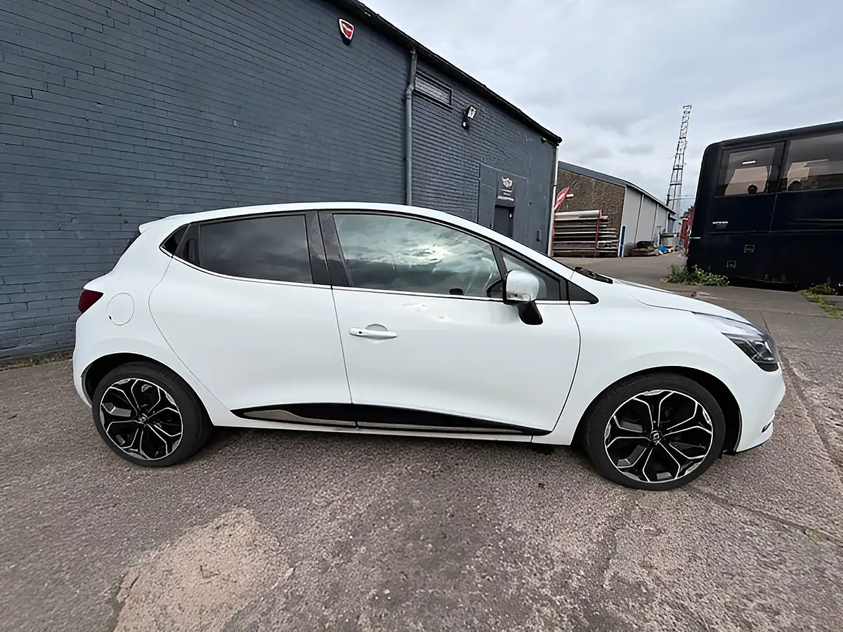 Used 2018 Renault Clio Iconic White - Interior and Exterior details 7