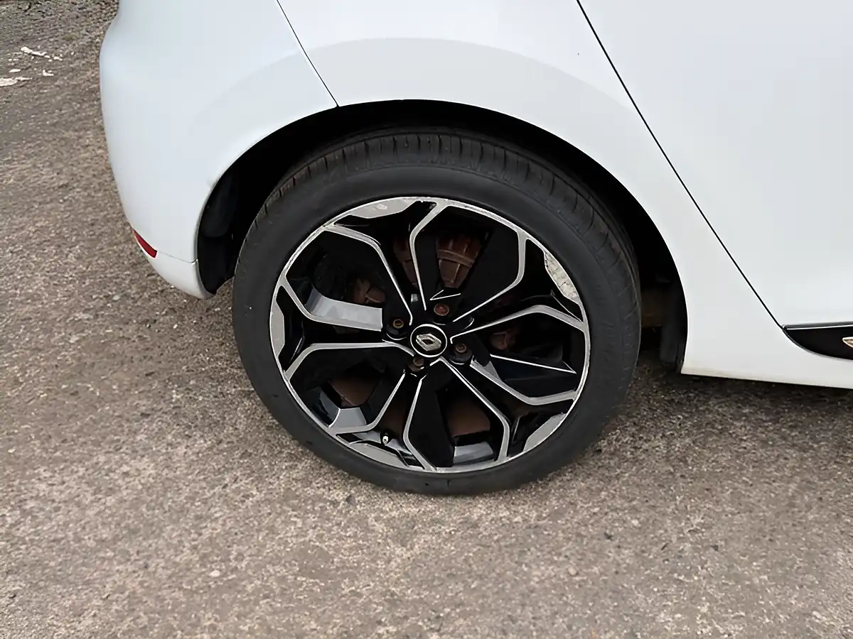 Used 2018 Renault Clio Iconic White - Interior and Exterior details 8