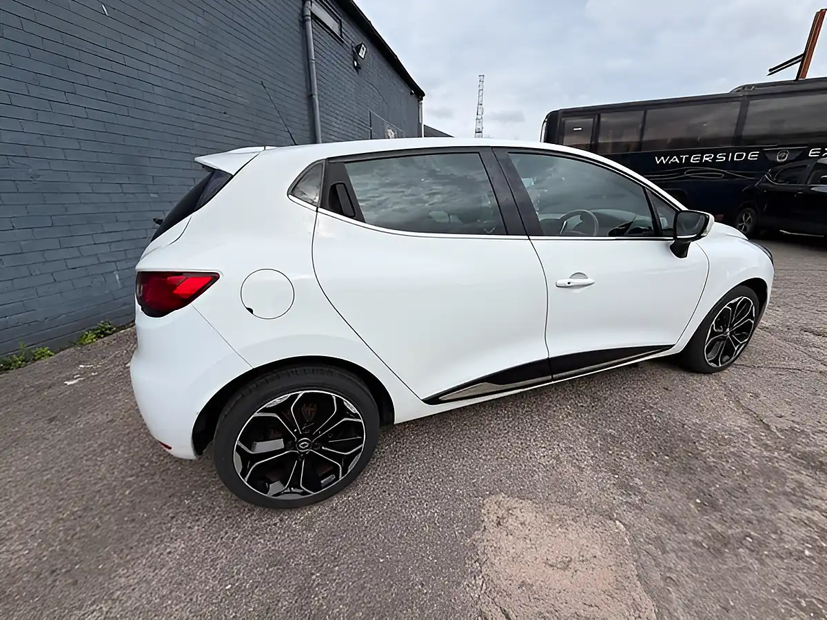 Used 2018 Renault Clio Iconic White - Interior and Exterior details 9