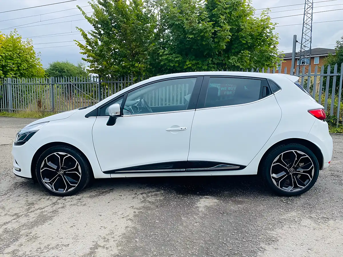 Used 2018 Renault Clio Iconic White - Interior and Exterior details 10