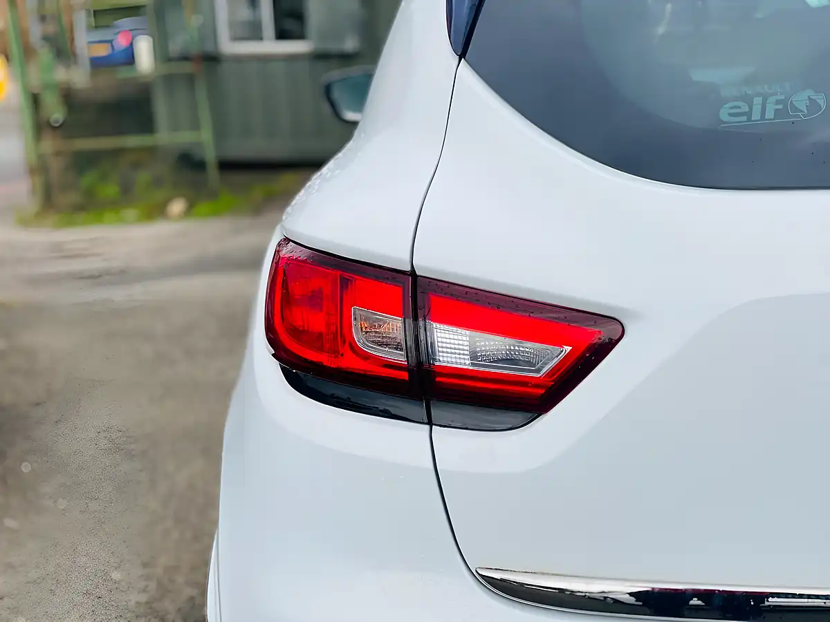 Used 2018 Renault Clio Iconic White - Interior and Exterior details 11
