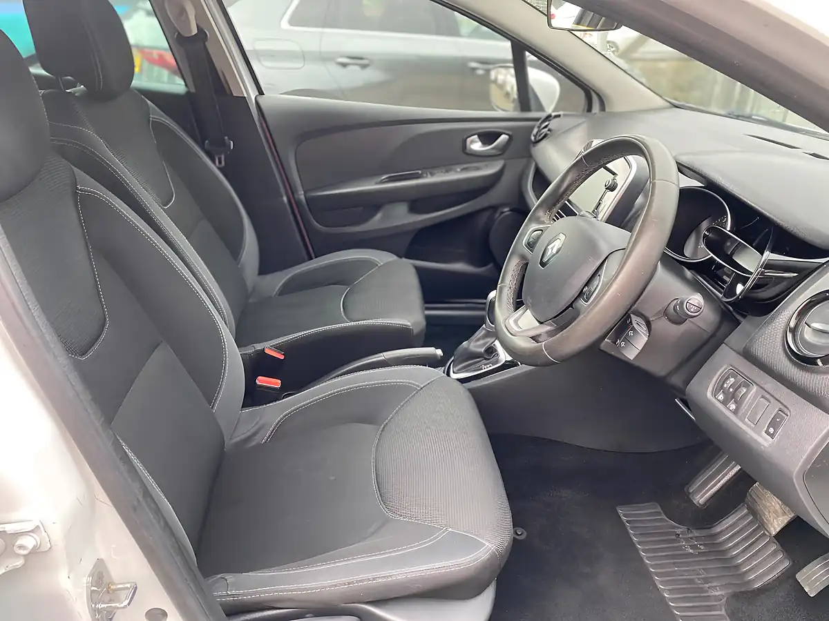 Used 2018 Renault Clio Iconic White - Interior and Exterior details 17