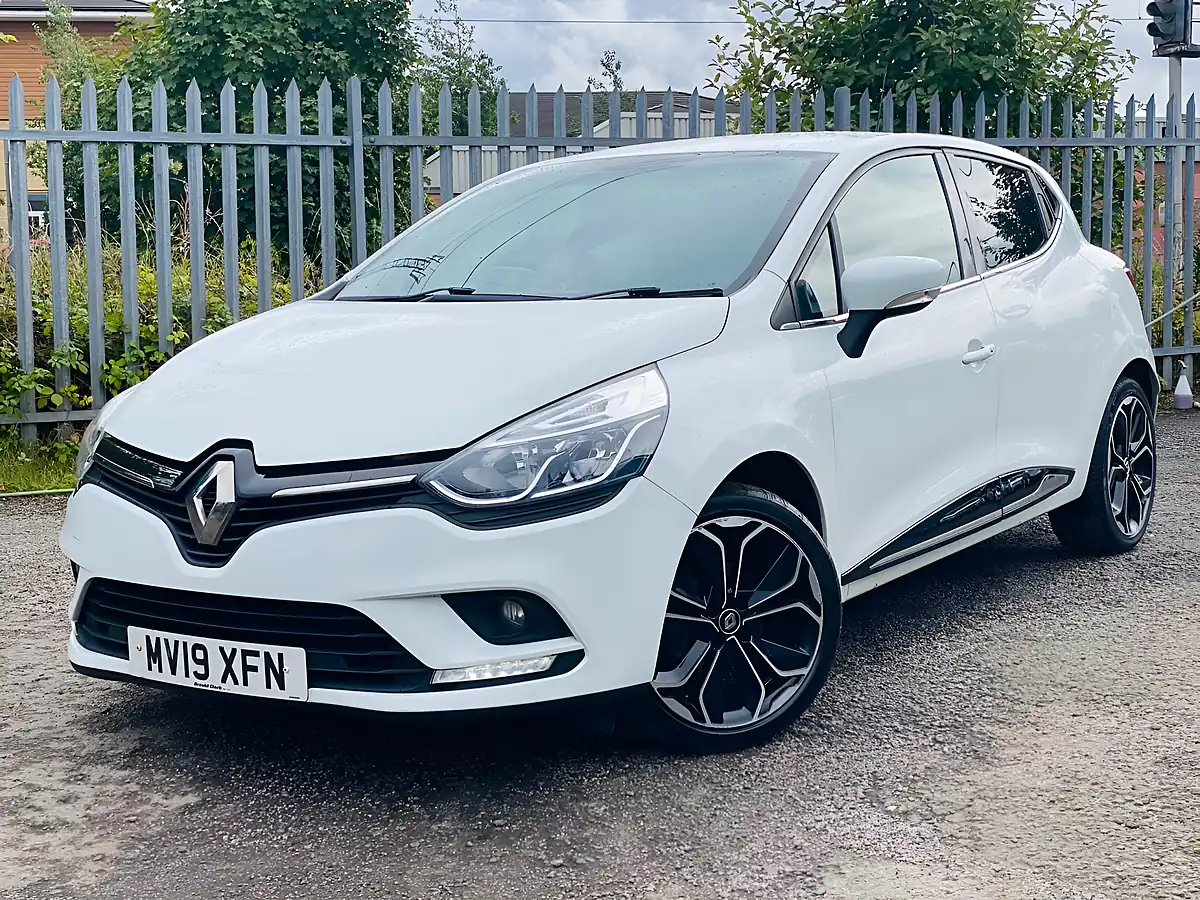 Used 2018 Renault Clio Iconic White - Interior and Exterior details 3