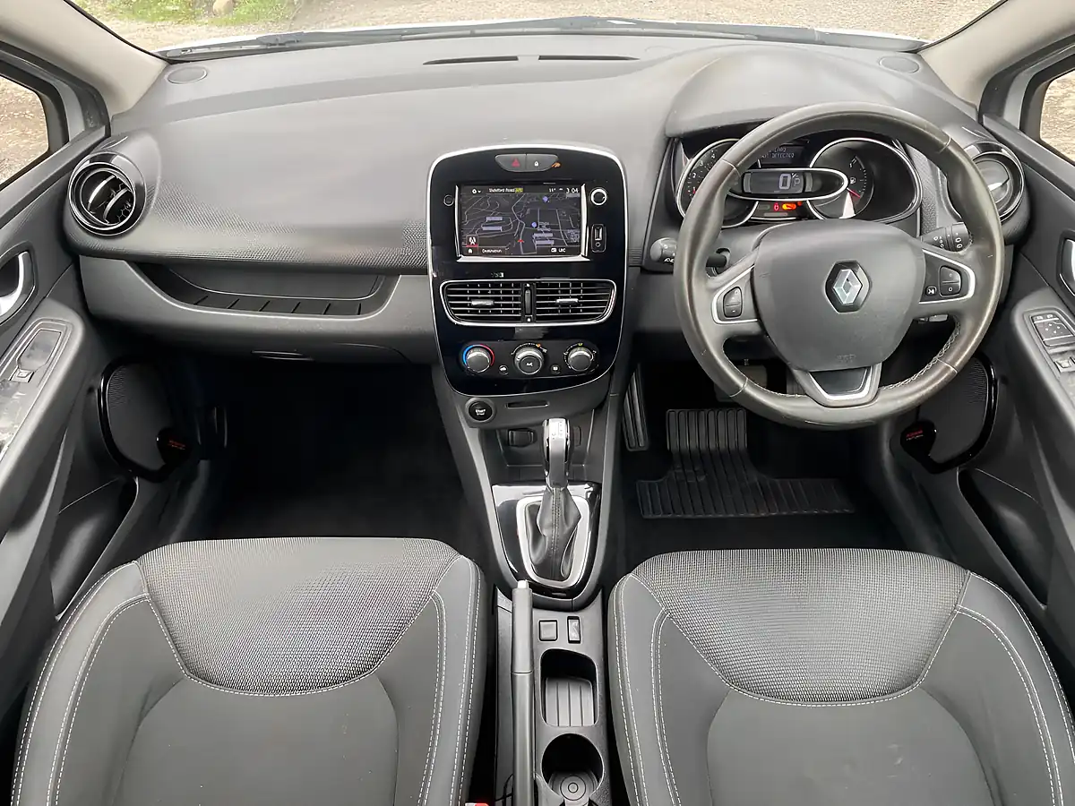 Used 2018 Renault Clio Iconic White - Interior and Exterior details 5