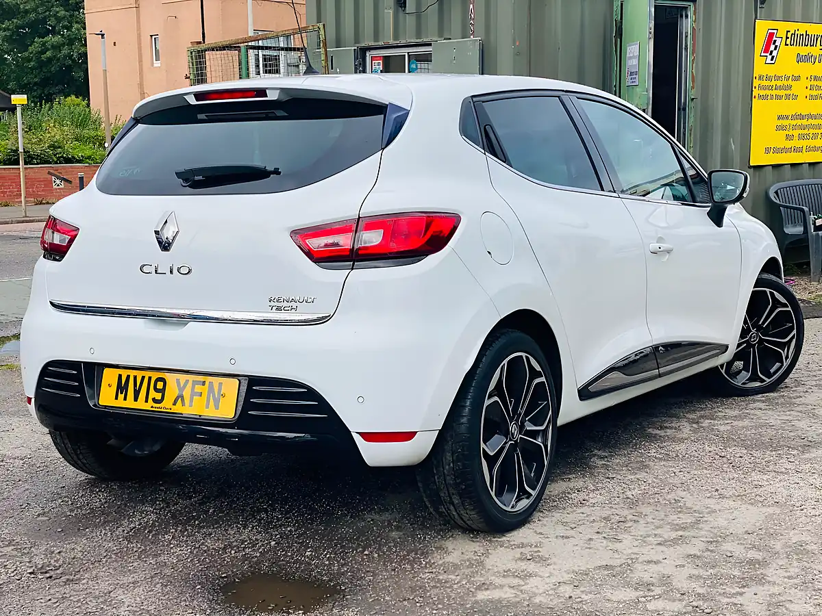 Used 2018 Renault Clio Iconic White - Interior and Exterior details 7